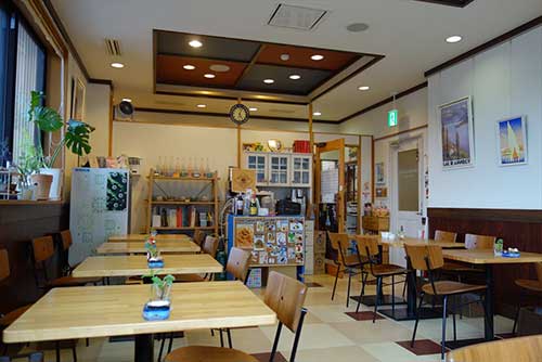 Café de la place（カフェドラプラス）