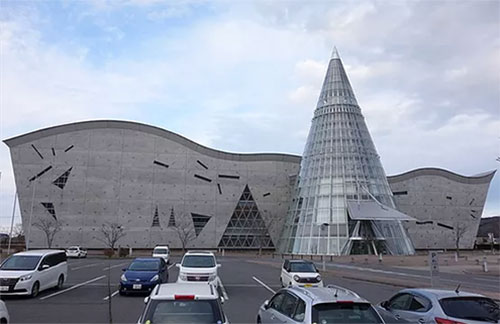 アンバーホール